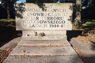 Pomnik ofiar II wojny światowej przy ul. Marulewskiej w Inowrocławiu