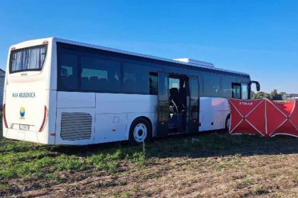 Autobus, którego kierowca zmarł na trasie Inowrocław–Toruń