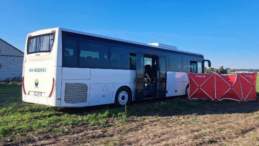 Autobus, którego kierowca zmarł na trasie Inowrocław–Toruń
